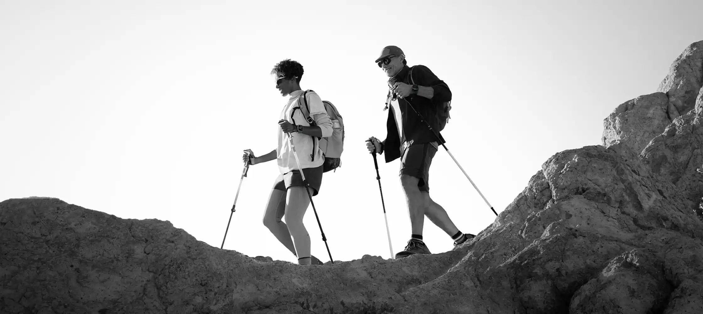 Kép két túrázó emberről.